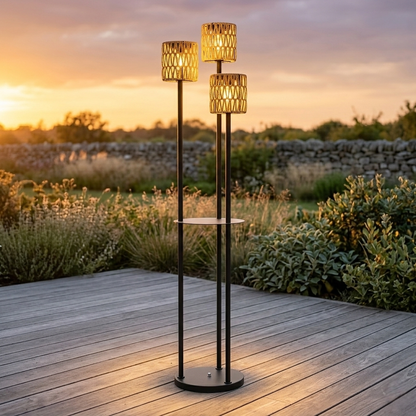Elegante Solarbetriebene Gartenlampe aus Rattan mit Drei Lampenschirmen